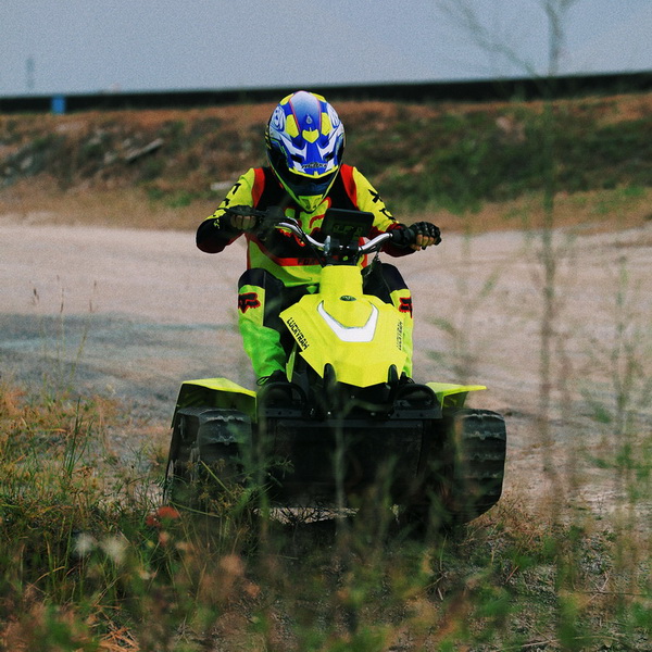 Etv-8 Electric Dual-Track Snowmobile Is Suitable for off-Road Outdoor Activities